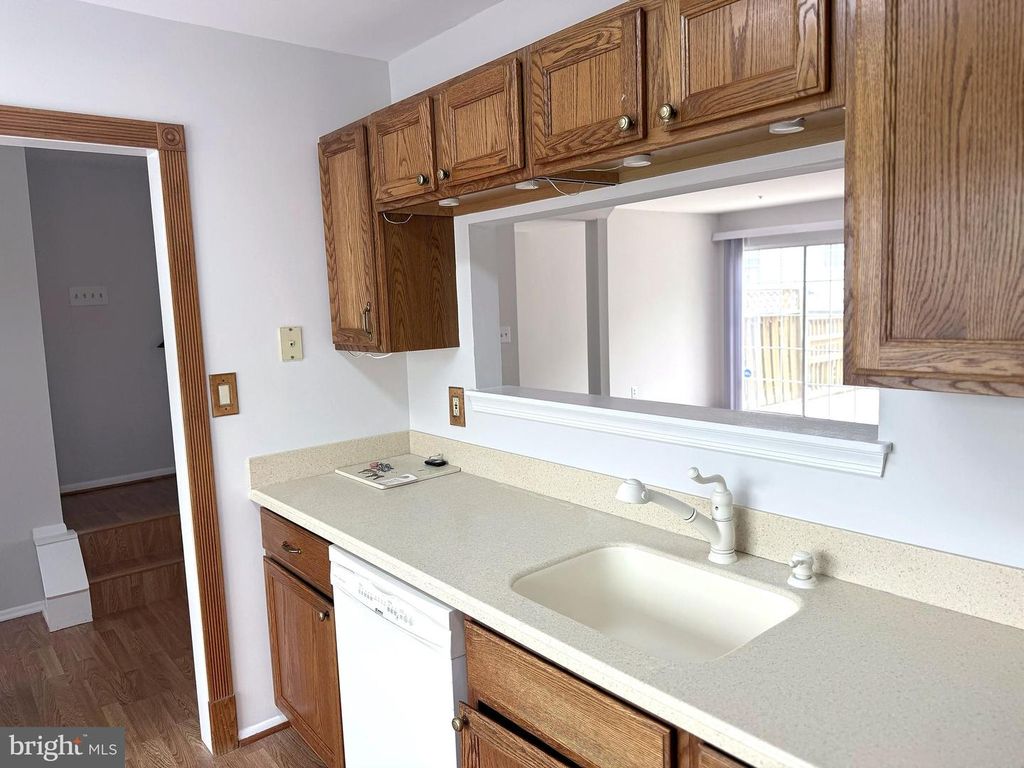 Image 5 of property listing at 9422 SEA BREEZE CT, North Beach, MD 20714