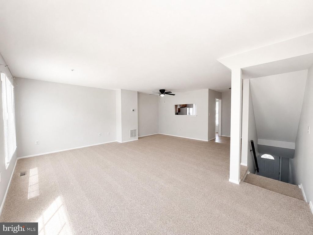Image 6 of property listing at 9422 SEA BREEZE CT, North Beach, MD 20714