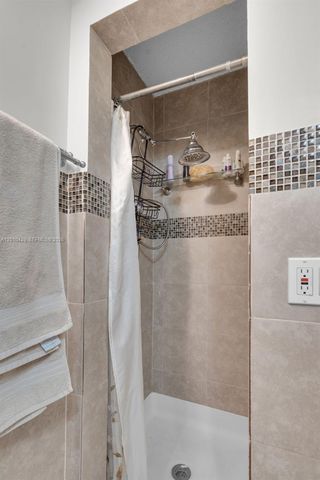 20904 Leeward Ct 221-2, Aventura, FL 33180