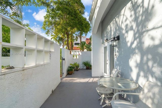 20904 Leeward Ct 221-2, Aventura, FL 33180
