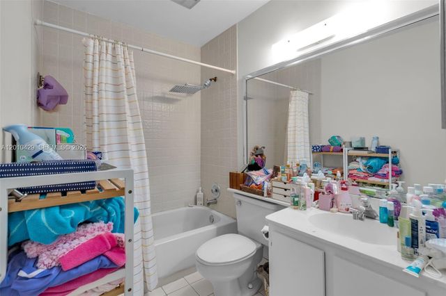 20904 Leeward Ct 221-2, Aventura, FL 33180