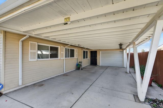 6535 La Cienega Dr, North Highlands, CA 95660