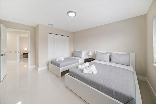 1183 NE 111th St, Miami, FL 33161