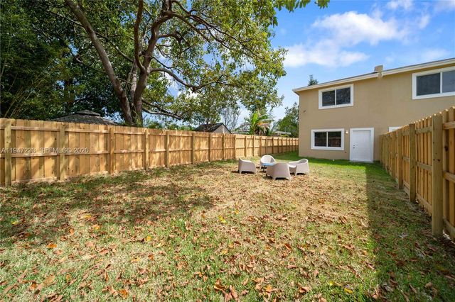 1183 NE 111th St, Miami, FL 33161