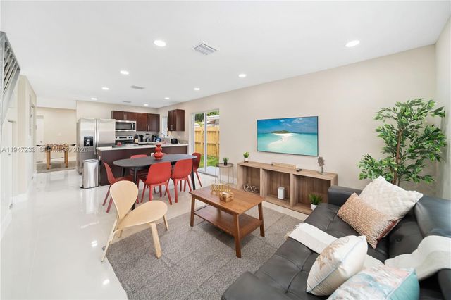 1183 NE 111th St, Miami, FL 33161