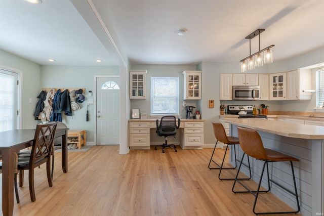 2016 Theater Drive, Evansville, IN 47715