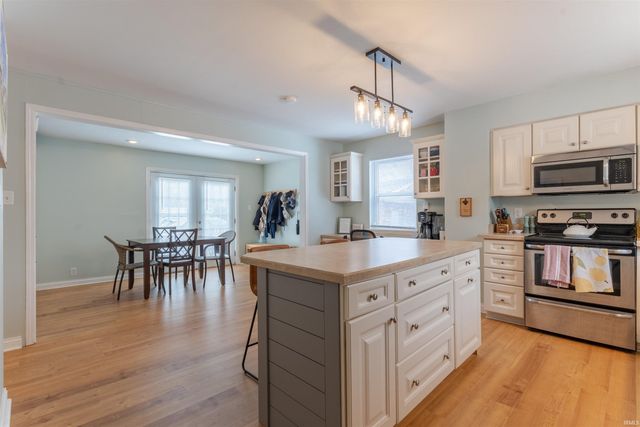 2016 Theater Drive, Evansville, IN 47715