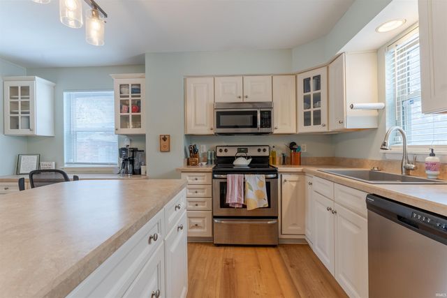 2016 Theater Drive, Evansville, IN 47715