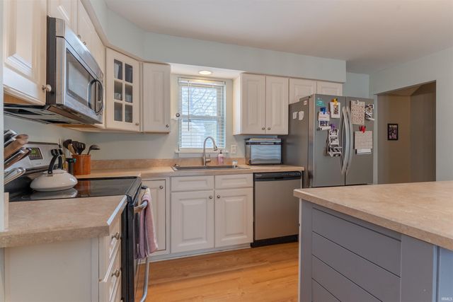 2016 Theater Drive, Evansville, IN 47715