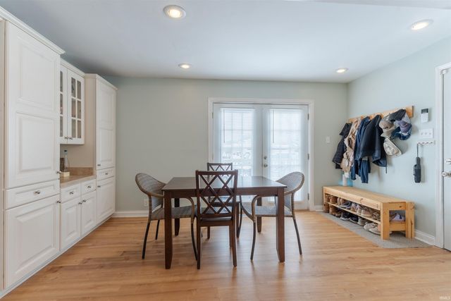 2016 Theater Drive, Evansville, IN 47715