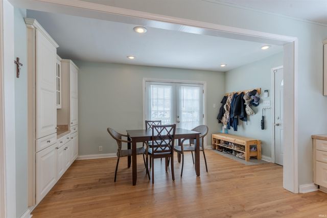 2016 Theater Drive, Evansville, IN 47715