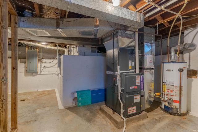 2016 Theater Drive, Evansville, IN 47715