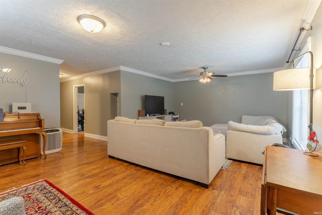 2016 Theater Drive, Evansville, IN 47715