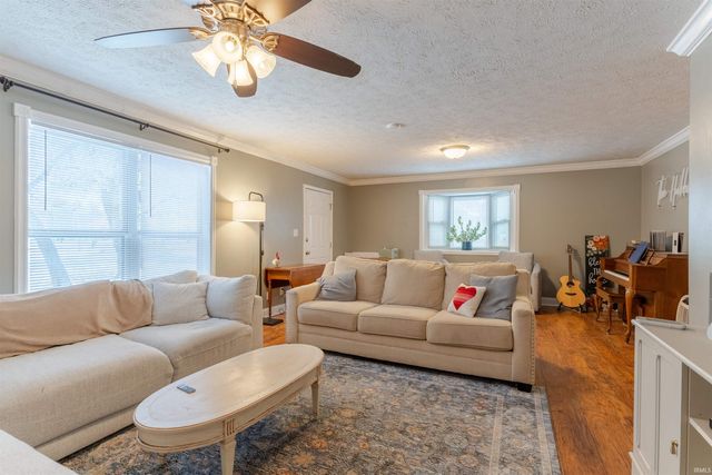 2016 Theater Drive, Evansville, IN 47715