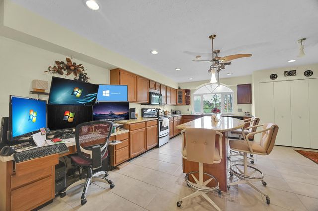 8690 Shadylake Lane, Fort Pierce, FL 34947