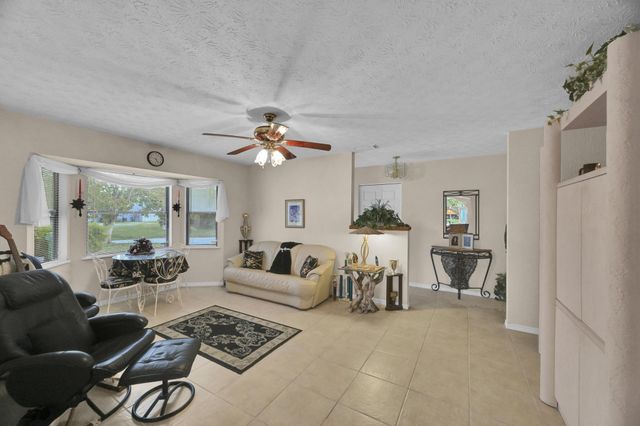 8690 Shadylake Lane, Fort Pierce, FL 34947