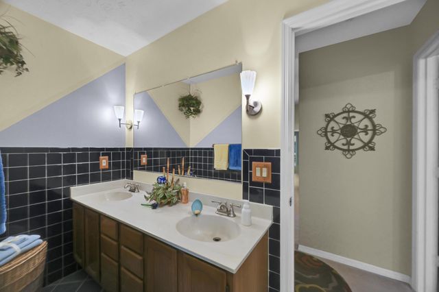 8690 Shadylake Lane, Fort Pierce, FL 34947