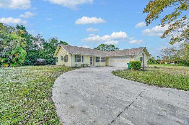 8690 Shadylake Lane, Fort Pierce, FL 34947