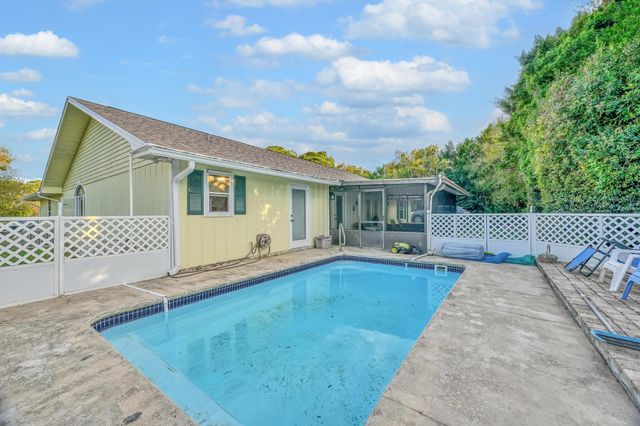 8690 Shadylake Lane, Fort Pierce, FL 34947