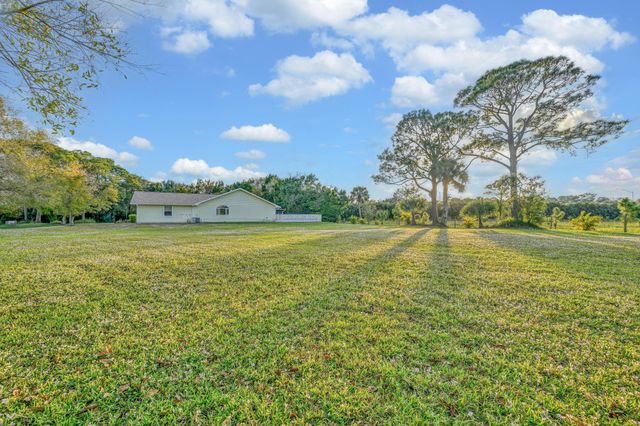 8690 Shadylake Lane, Fort Pierce, FL 34947