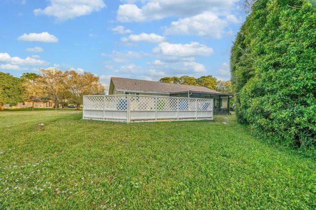 8690 Shadylake Lane, Fort Pierce, FL 34947