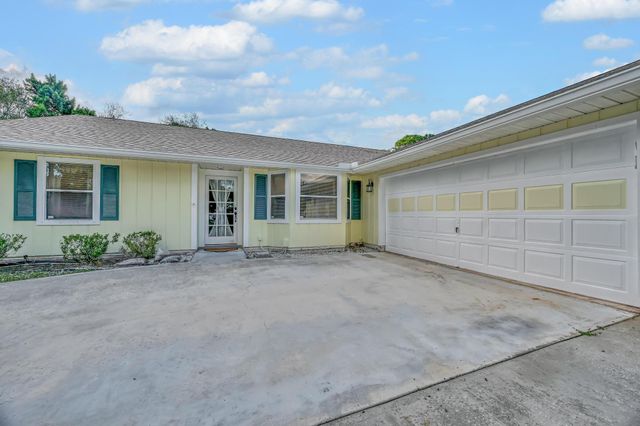 8690 Shadylake Lane, Fort Pierce, FL 34947