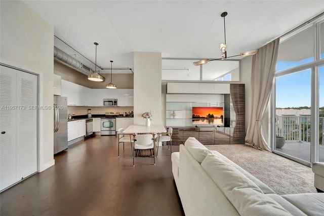 2100 Van Buren St 421, Hollywood, FL 33020