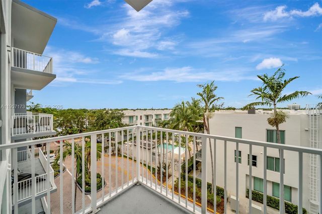 2100 Van Buren St 421, Hollywood, FL 33020