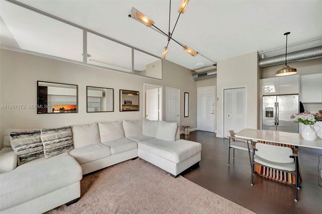 2100 Van Buren St 421, Hollywood, FL 33020