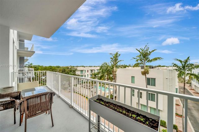 2100 Van Buren St 421, Hollywood, FL 33020
