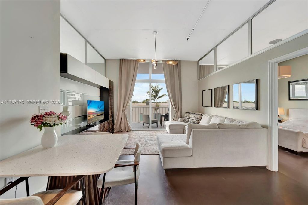 2100 Van Buren St 421, Hollywood, FL 33020