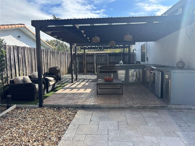 7261 NW 6th Ct, Plantation, FL 33317