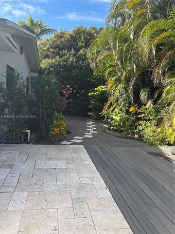 7261 NW 6th Ct, Plantation, FL 33317