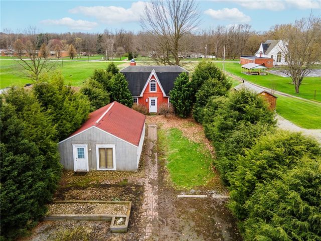 1946 State Route 208, Pulaski Twp - Law, PA 16143