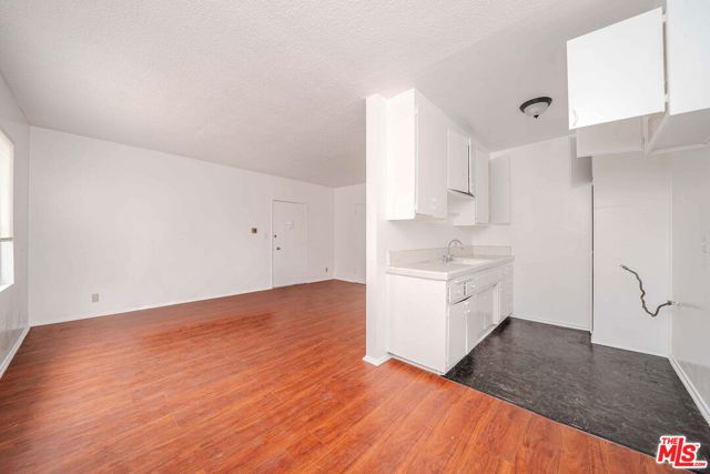 932 Fedora Street, Los Angeles, CA 90006