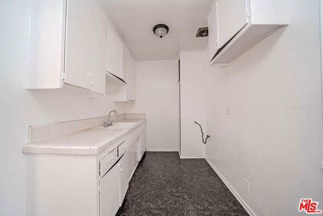932 Fedora Street, Los Angeles, CA 90006