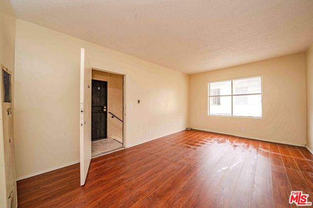 932 Fedora Street, Los Angeles, CA 90006