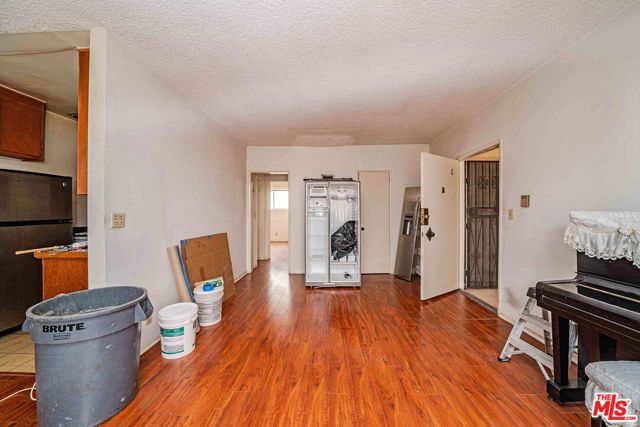 932 Fedora Street, Los Angeles, CA 90006