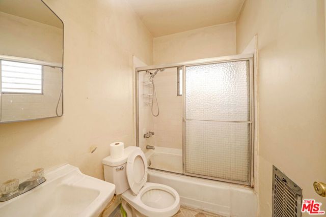 932 Fedora Street, Los Angeles, CA 90006