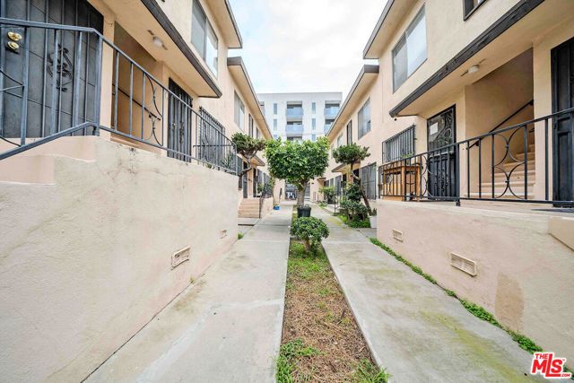 932 Fedora Street, Los Angeles, CA 90006