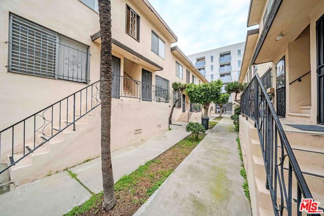 932 Fedora Street, Los Angeles, CA 90006