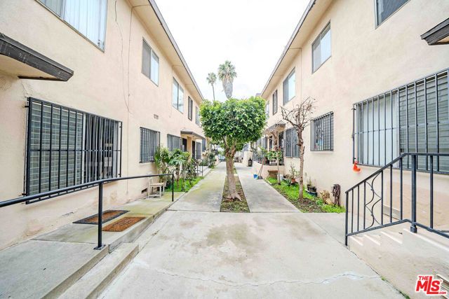 932 Fedora Street, Los Angeles, CA 90006