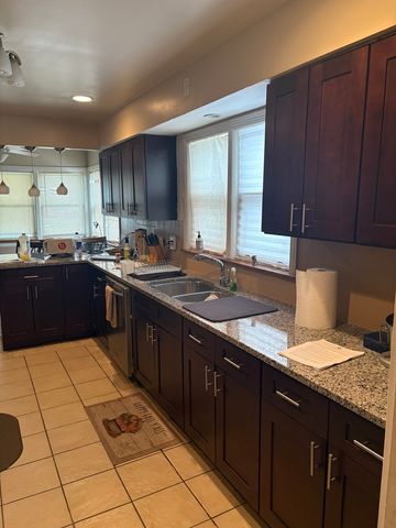 8800 S Merrill Avenue, Chicago, IL 60617