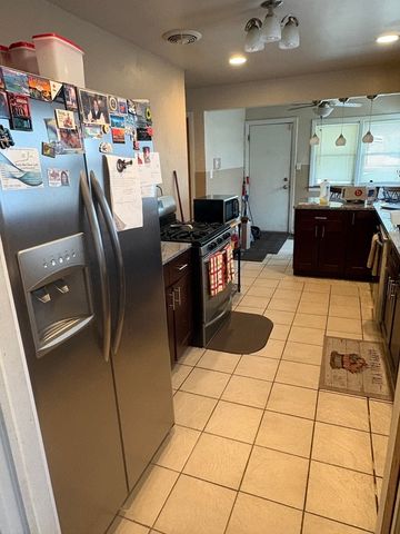 8800 S Merrill Avenue, Chicago, IL 60617