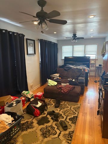 8800 S Merrill Avenue, Chicago, IL 60617