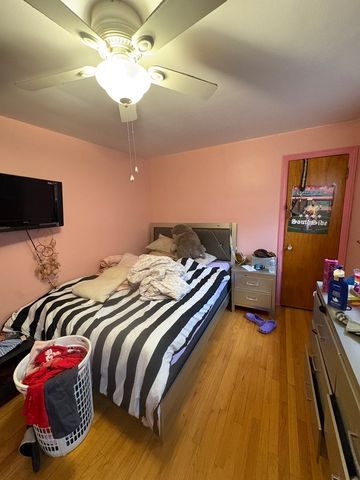 8800 S Merrill Avenue, Chicago, IL 60617