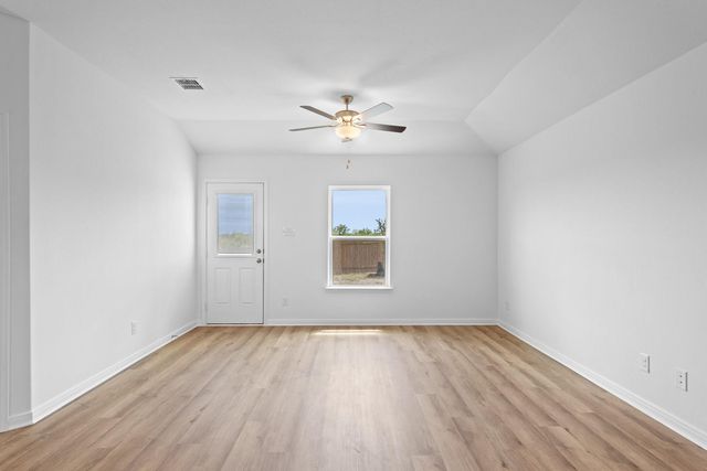 338 Low Pasture TRL, Maxwell, TX 78656