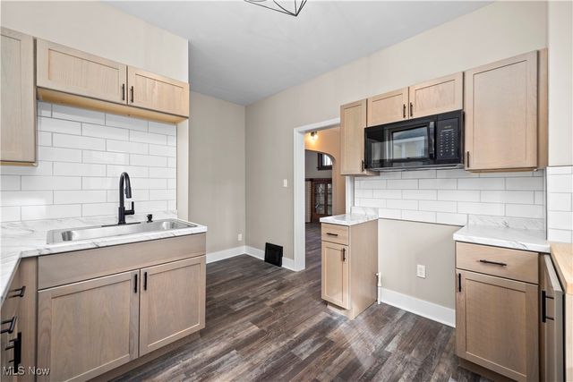 2017 W Erie Avenue, Lorain, OH 44052