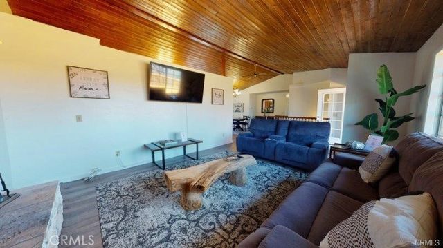 621 Arth Drive, Crestline, CA 92325