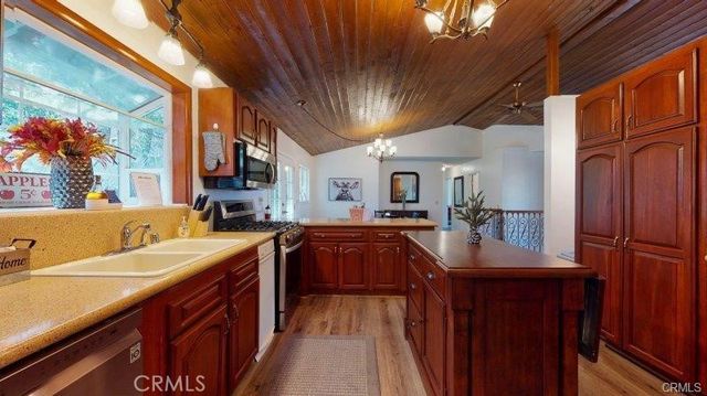 621 Arth Drive, Crestline, CA 92325